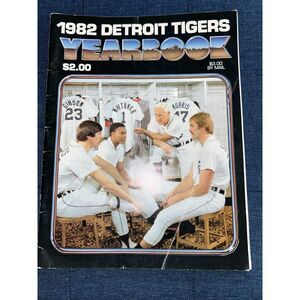 MLB 1982 DETROIT TIGERS BASEBALL OFFICIAL YEARBOOK YEAR BOOK MEDIA GUIDE